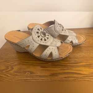 SOUL Naturalizer Hearst sandals in gray - Size 7 - GUC